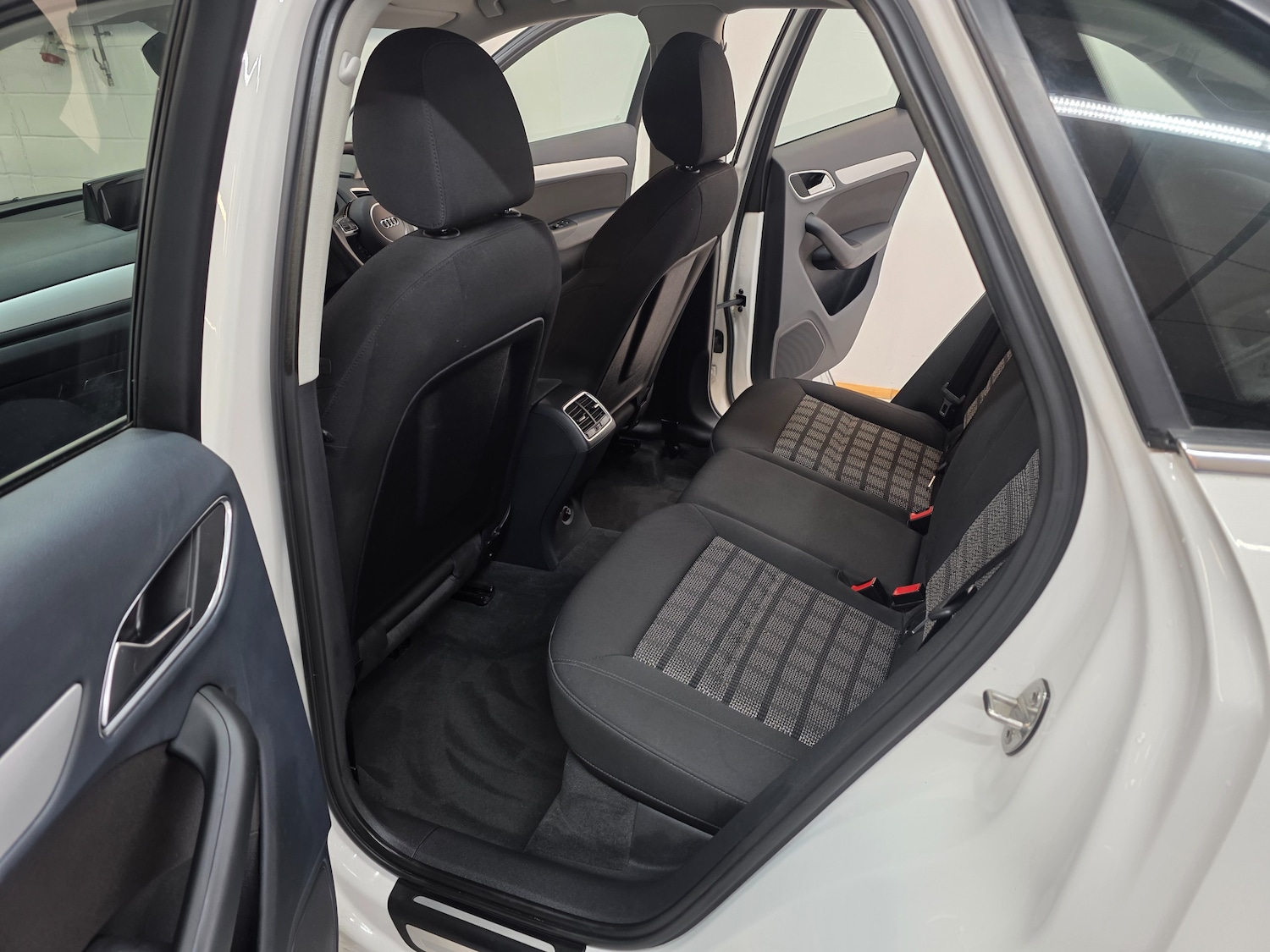 Used Audi Q3 2016 for sale - 76863067: Photo 9