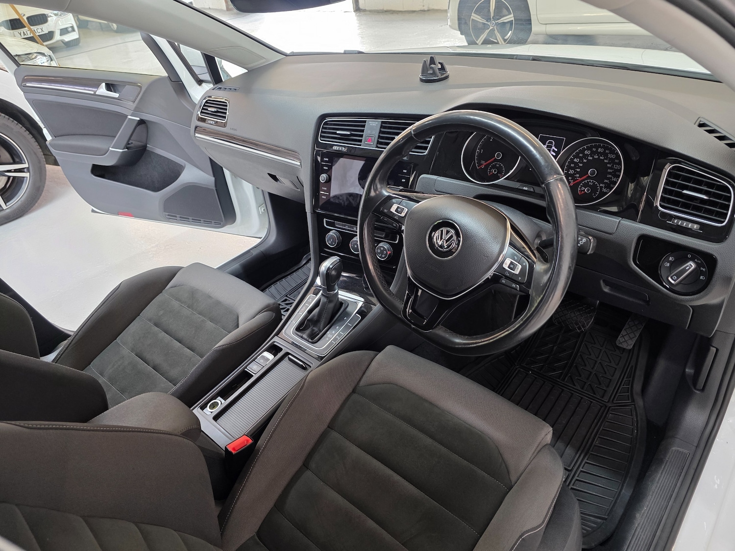 Used Volkswagen Golf 2017 for sale - 76604324: Photo 10