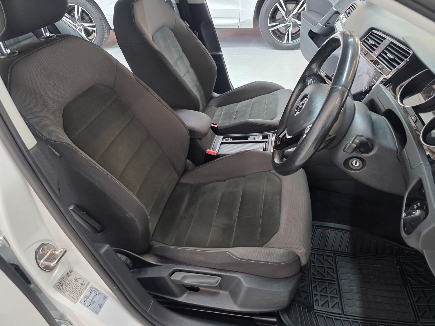 Used Volkswagen Golf 2017 for sale - 76604324: Photo 29