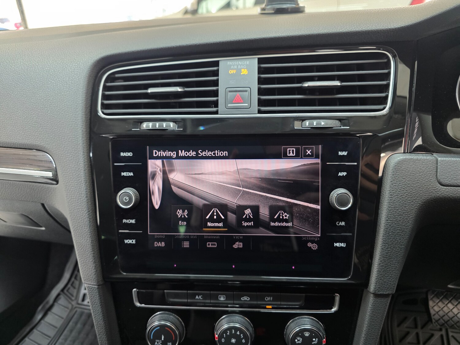 Used Volkswagen Golf 2017 for sale - 76604324: Photo 38