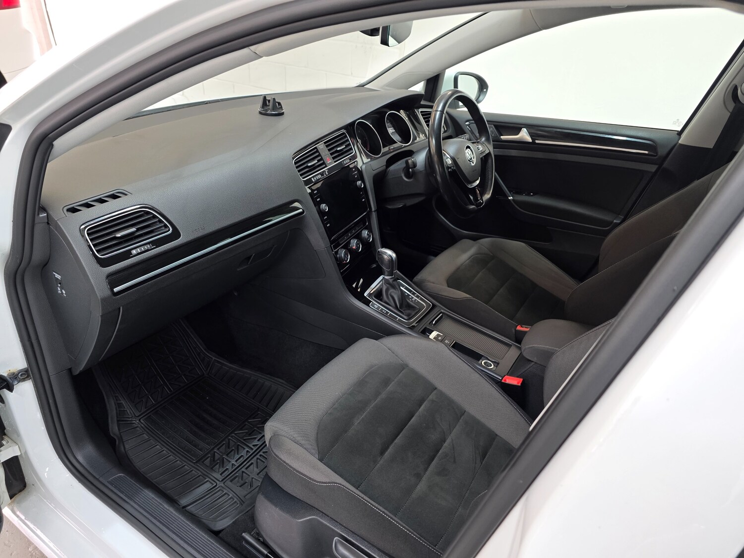 Used Volkswagen Golf 2017 for sale - 76604324: Photo 40