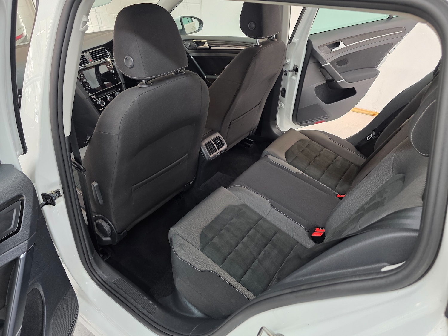 Used Volkswagen Golf 2017 for sale - 76604324: Photo 6