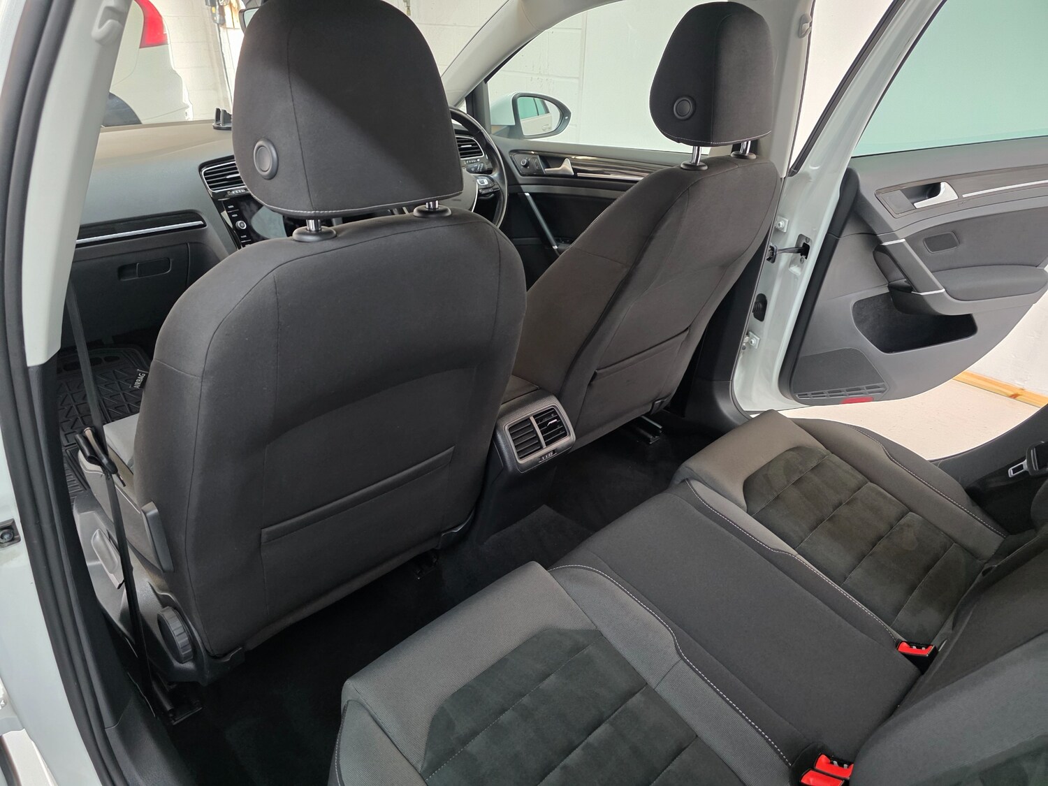 Used Volkswagen Golf 2017 for sale - 76604324: Photo 8