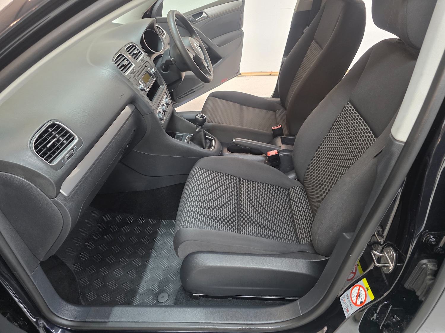 Used Volkswagen Golf 2010 for sale - 76305342: Photo 25