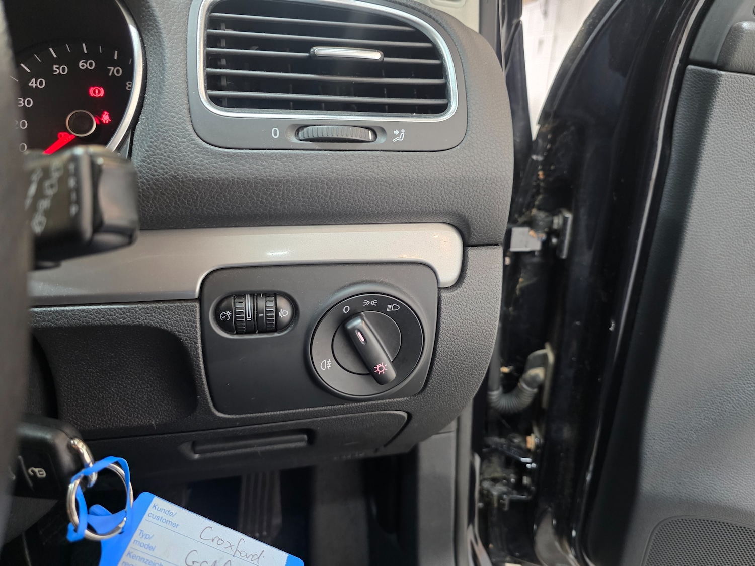 Used Volkswagen Golf 2010 for sale - 76305342: Photo 32