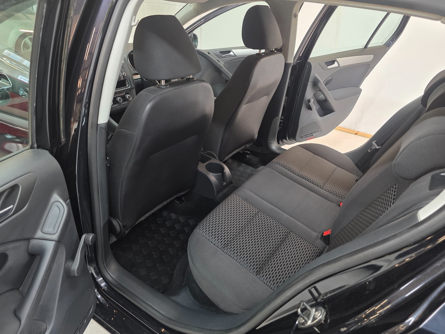 Used Volkswagen Golf 2010 for sale - 76305342: Photo 6