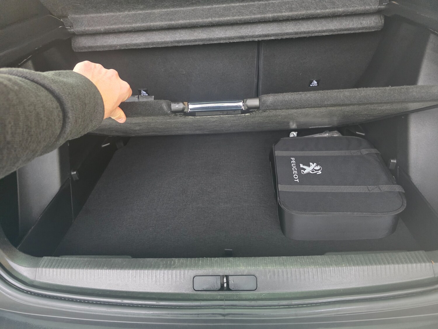 Used Peugeot E-2008 2021 for sale - 76836559: Photo 25