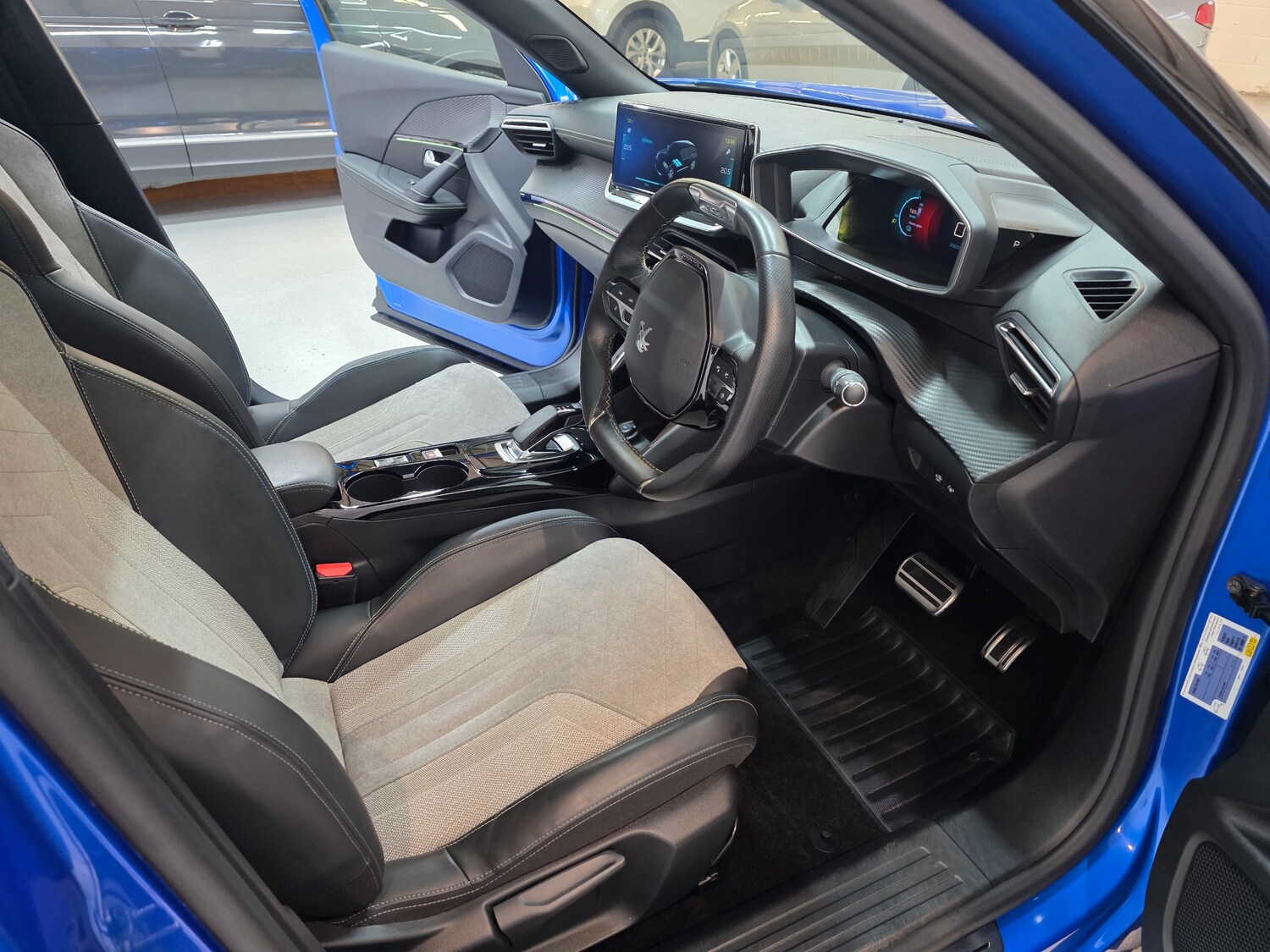 Used Peugeot E-2008 2021 for sale - 76836559: Photo 3