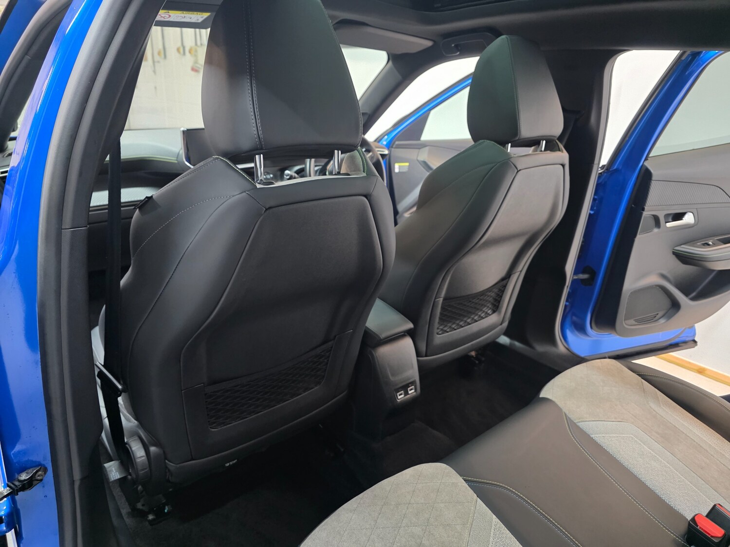 Used Peugeot E-2008 2021 for sale - 76836559: Photo 32