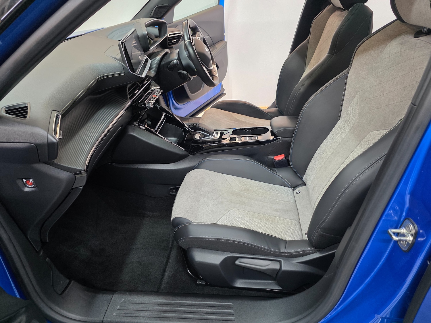 Used Peugeot E-2008 2021 for sale - 76836559: Photo 34