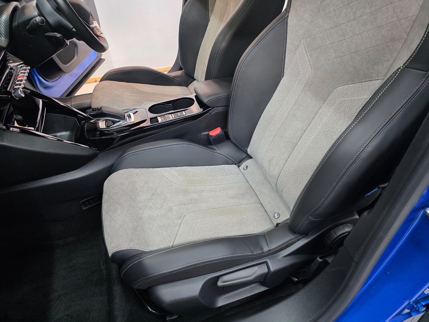 Used Peugeot E-2008 2021 for sale - 76836559: Photo 37