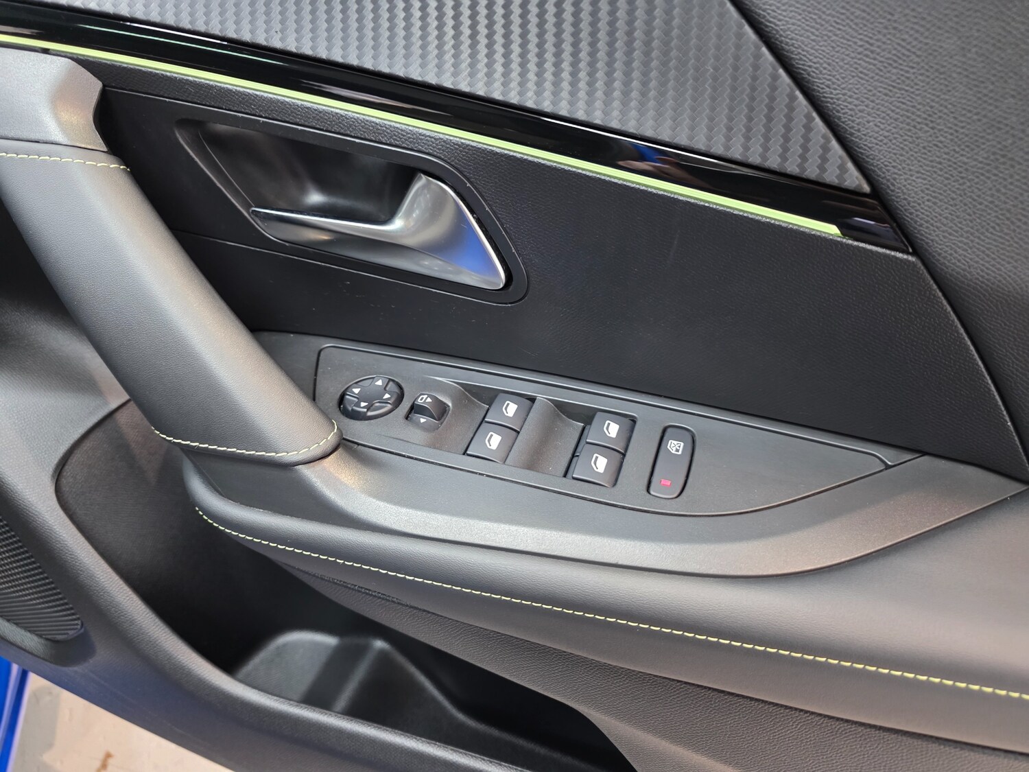 Used Peugeot E-2008 2021 for sale - 76836559: Photo 41