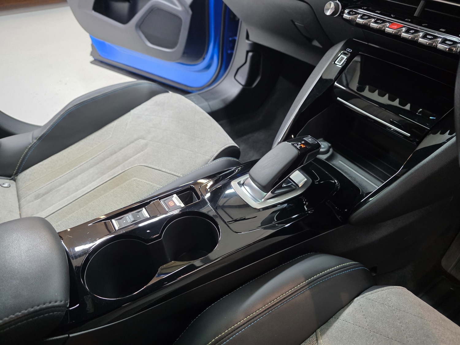 Used Peugeot E-2008 2021 for sale - 76836559: Photo 48