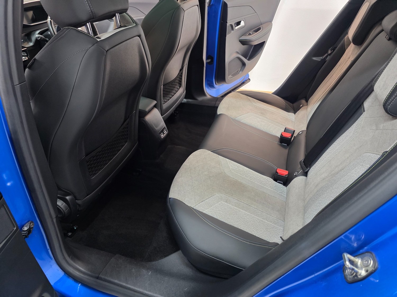 Used Peugeot E-2008 2021 for sale - 76836559: Photo 5