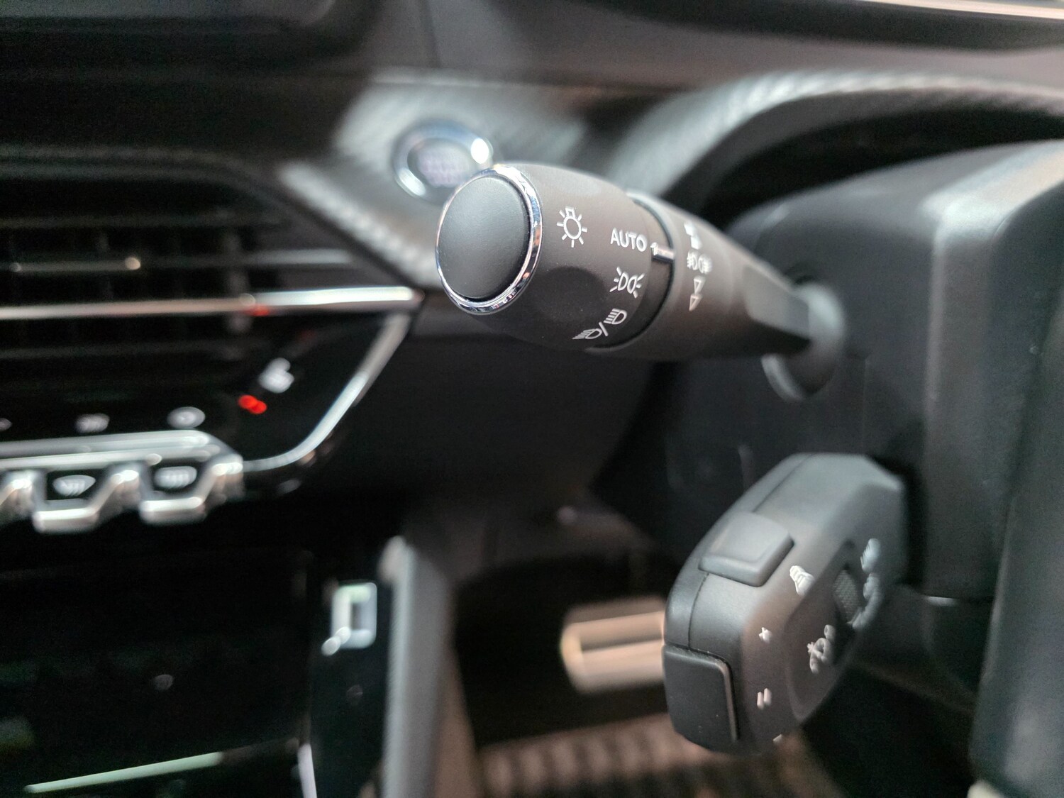 Used Peugeot E-2008 2021 for sale - 76836559: Photo 55