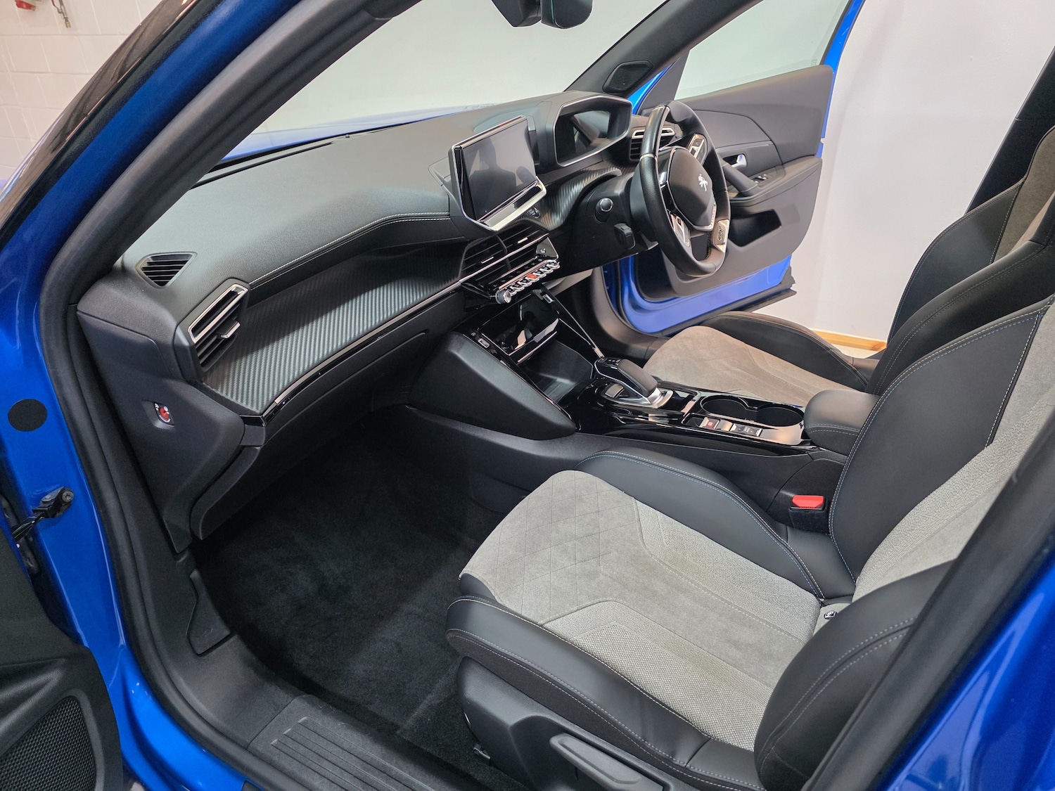 Used Peugeot E-2008 2021 for sale - 76836559: Photo 7