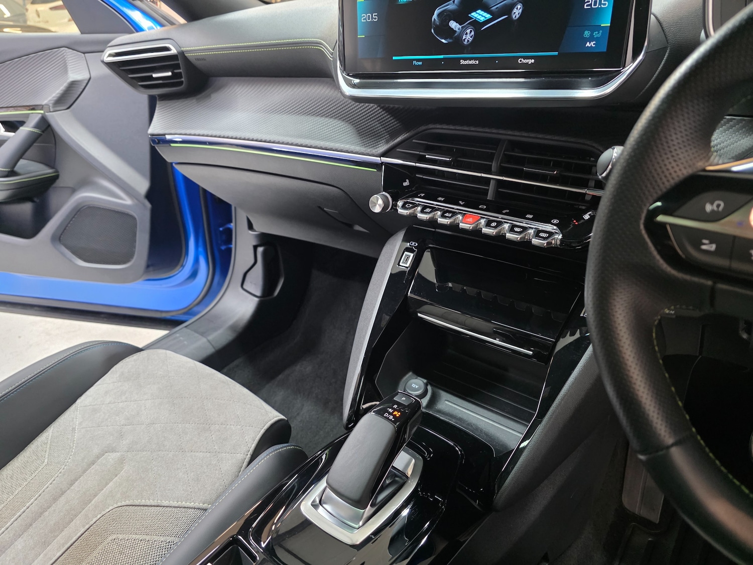 Used Peugeot E-2008 2021 for sale - 76836559: Photo 8