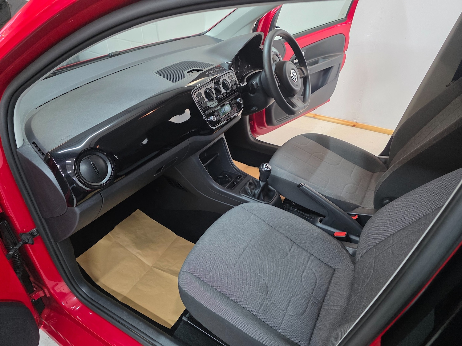 Used Volkswagen up! 2015 for sale - 77493734: Photo 30