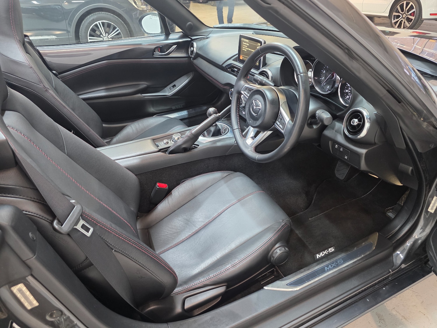 Used Mazda MX-5 2017 for sale - 77805008: Photo 2