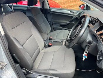 Used Volkswagen Golf 2016 for sale - 76545954: Photo