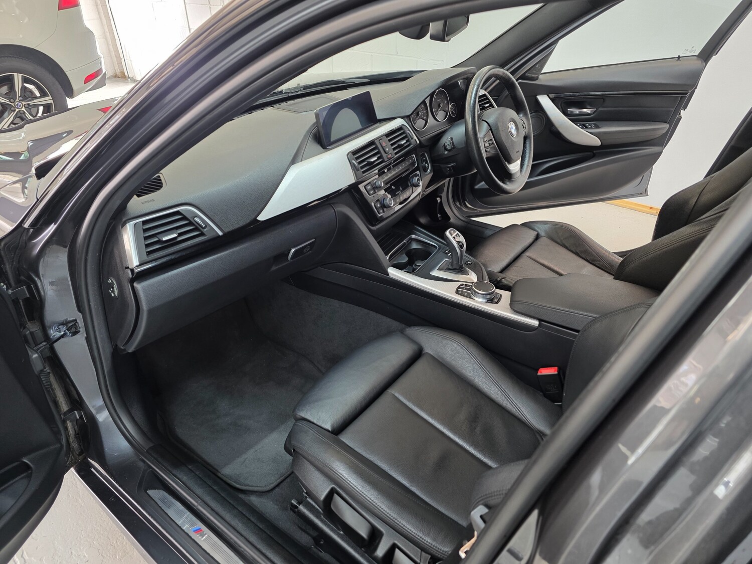 Used BMW 3 Series 2018 for sale - 76174152: Photo 12