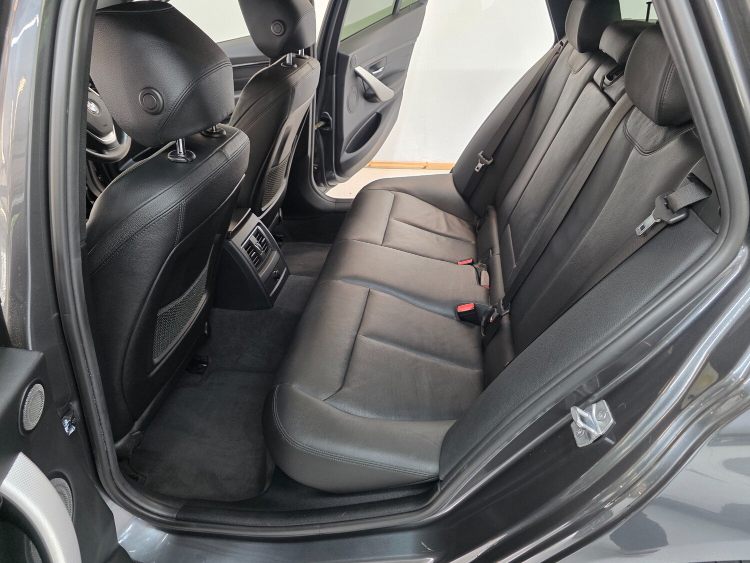 Used BMW 3 Series 2018 for sale - 76174152: Photo 32