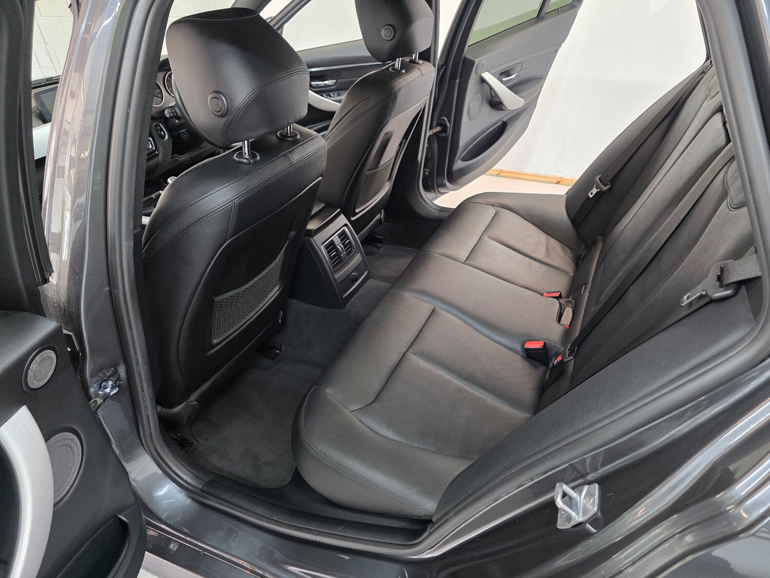 Used BMW 3 Series 2018 for sale - 76174152: Photo 33