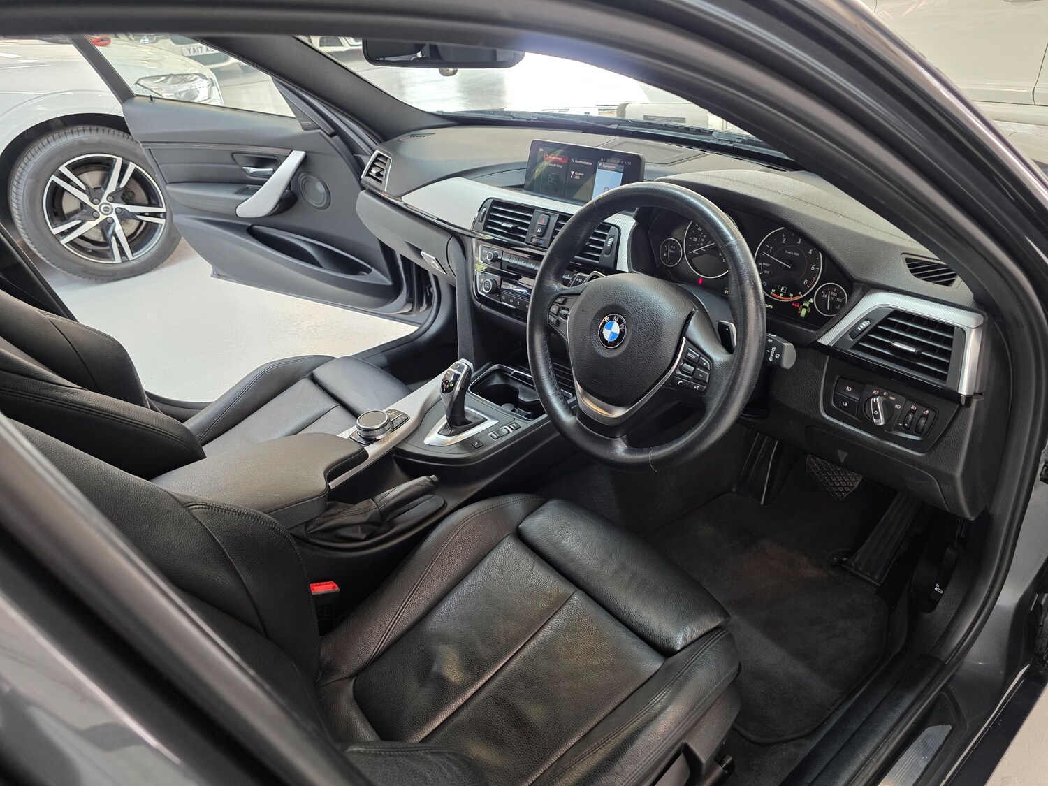 Used BMW 3 Series 2018 for sale - 76174152: Photo 40