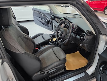 Used MINI Hatch 2018 for sale - 76299845: Photo 2
