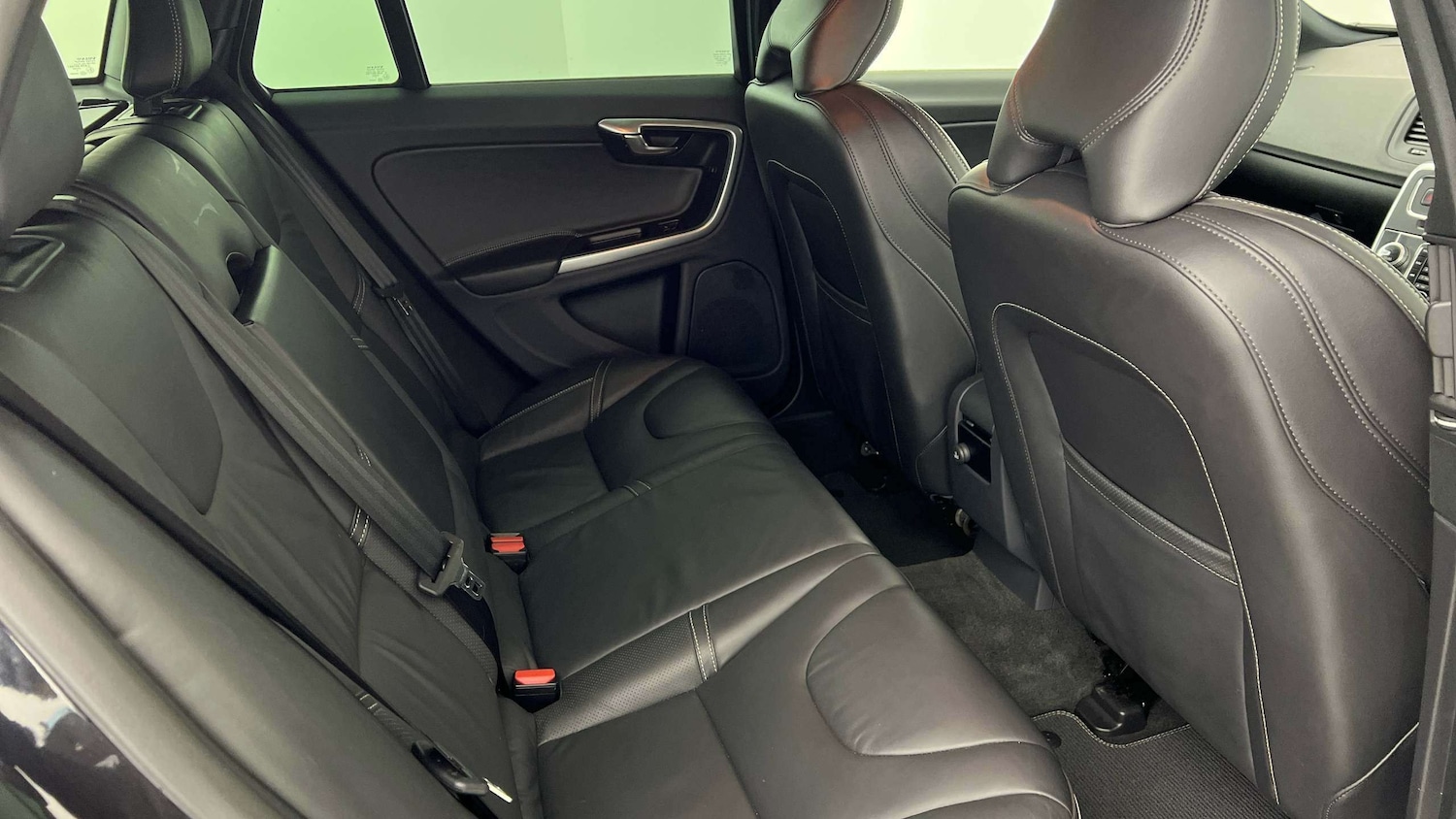 Used Volvo V60 2017 for sale - 76569331: Photo 4