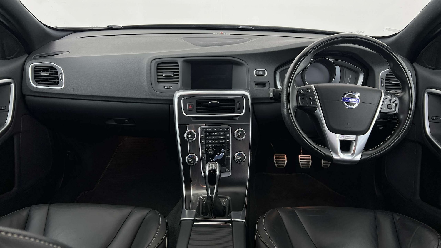 Used Volvo V60 2017 for sale - 76569331: Photo 5