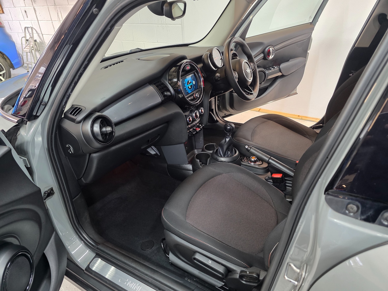 Used MINI Hatch 2018 for sale - 77733427: Photo 2