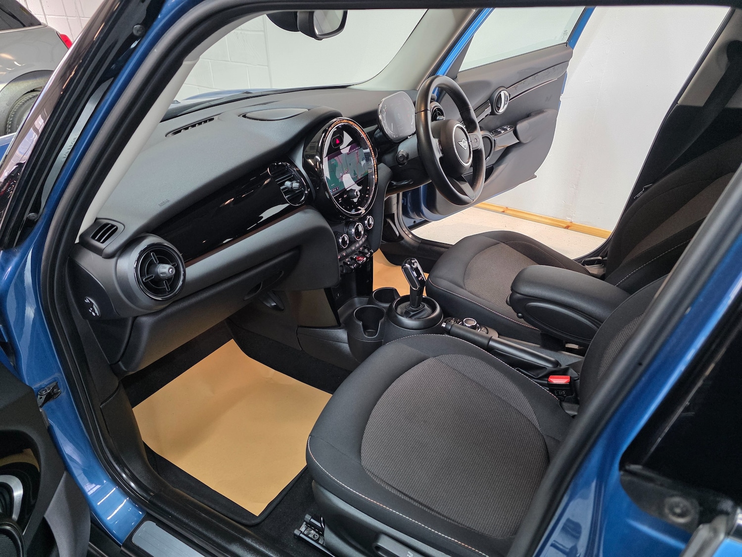 Used MINI Hatch 2021 for sale - 77247701: Photo 4