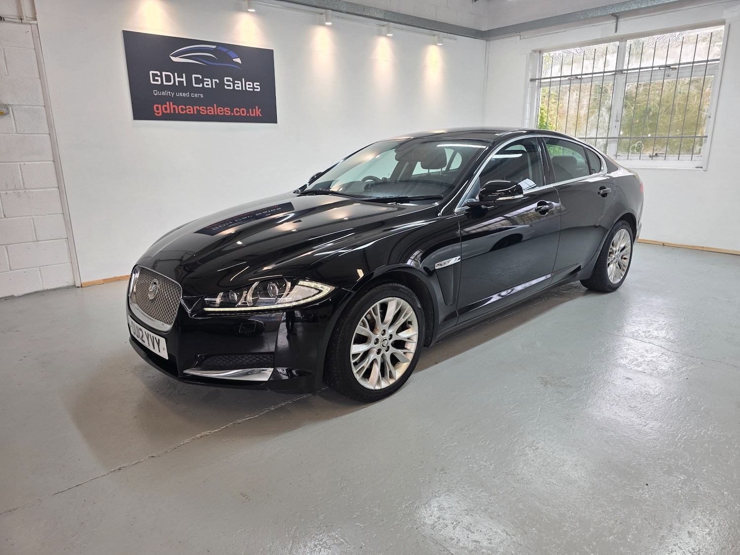 Used Jaguar XF 2012 for sale - 76588735: Photo 2