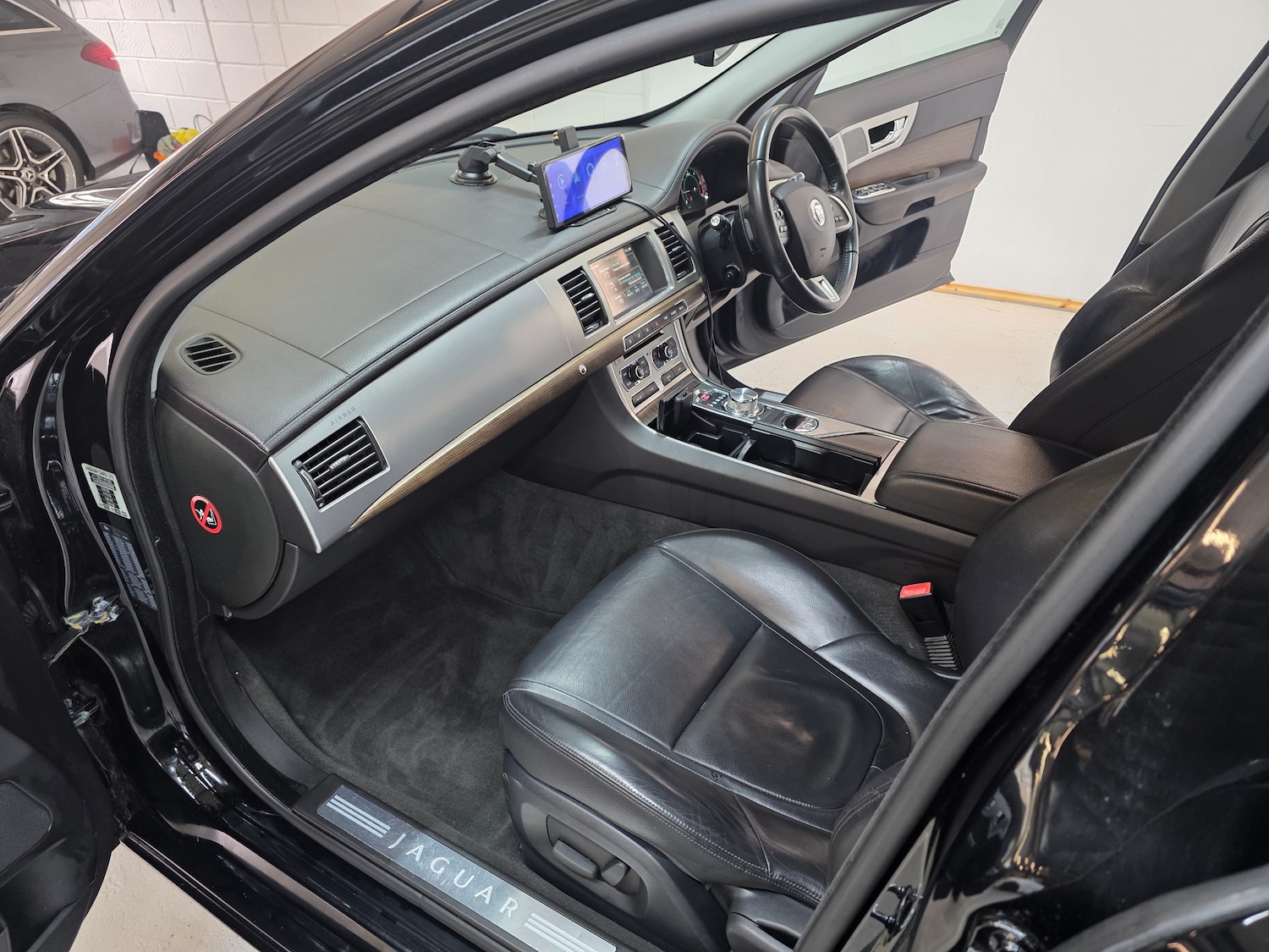 Used Jaguar XF 2012 for sale - 76588735: Photo 24