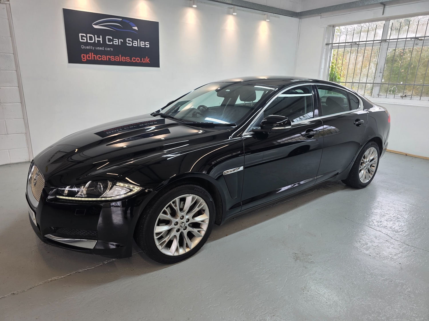 Used Jaguar XF 2012 for sale - 76588735: Photo 4