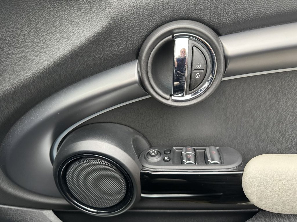 Used MINI Convertible 2023 for sale - 76950530: Photo 11