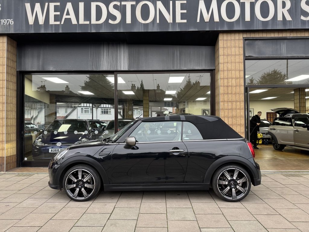 Used MINI Convertible 2023 for sale - 76950530: Photo 15