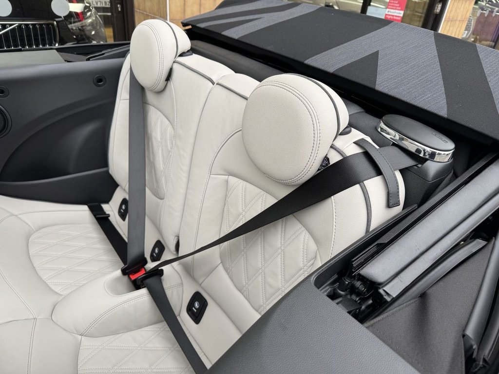 Used MINI Convertible 2023 for sale - 76950530: Photo 4