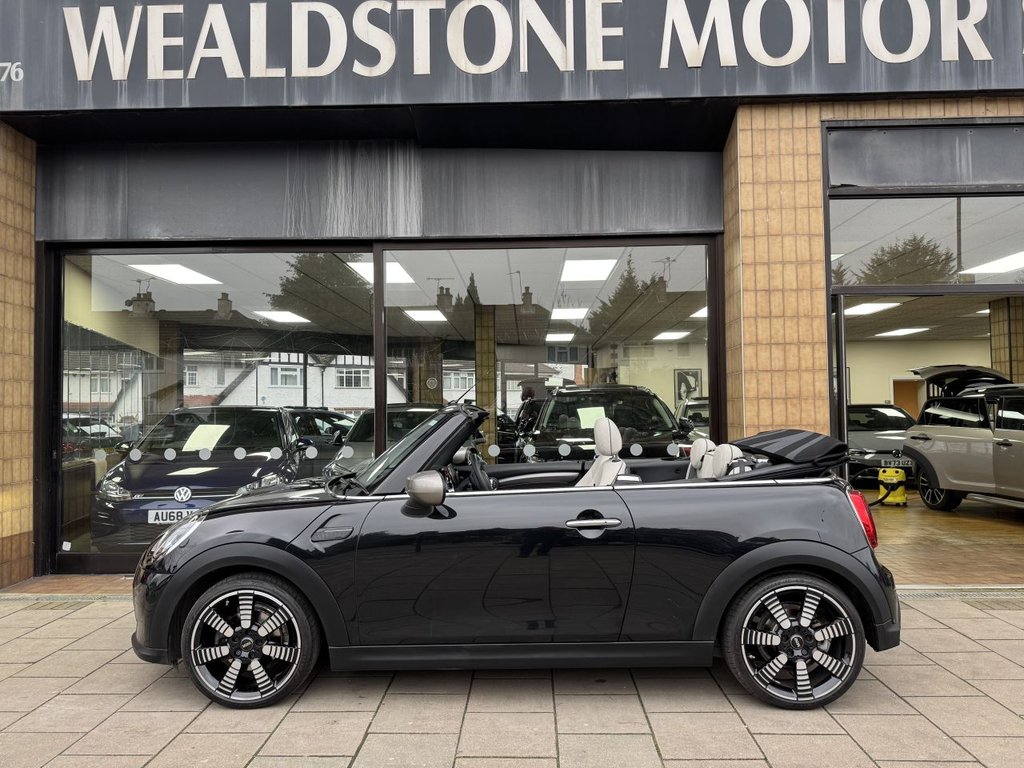 Used MINI Convertible 2023 for sale - 76950530: Photo 9