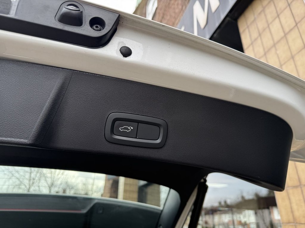 Used Volvo XC40 2020 for sale - 76647299: Photo 10