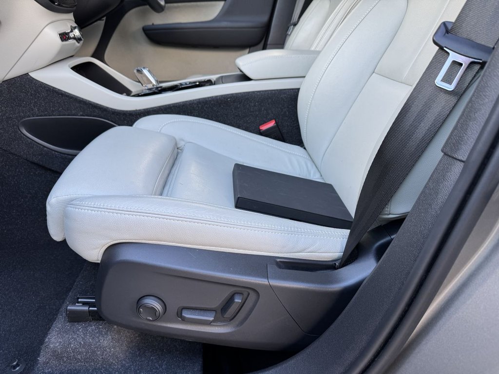 Used Volvo XC40 2020 for sale - 76647303: Photo 3