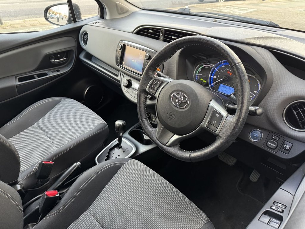 Used Toyota Yaris 2015 for sale - 77263351: Photo 12