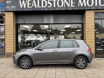 Used Volkswagen Golf 2017 for sale - 76973658: Photo