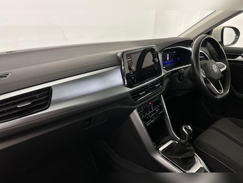 Used Volkswagen T-Roc 2022 for sale - 76122977: Photo 2