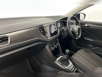 Used Volkswagen T-Roc 2019 for sale - 76239240: Photo 2