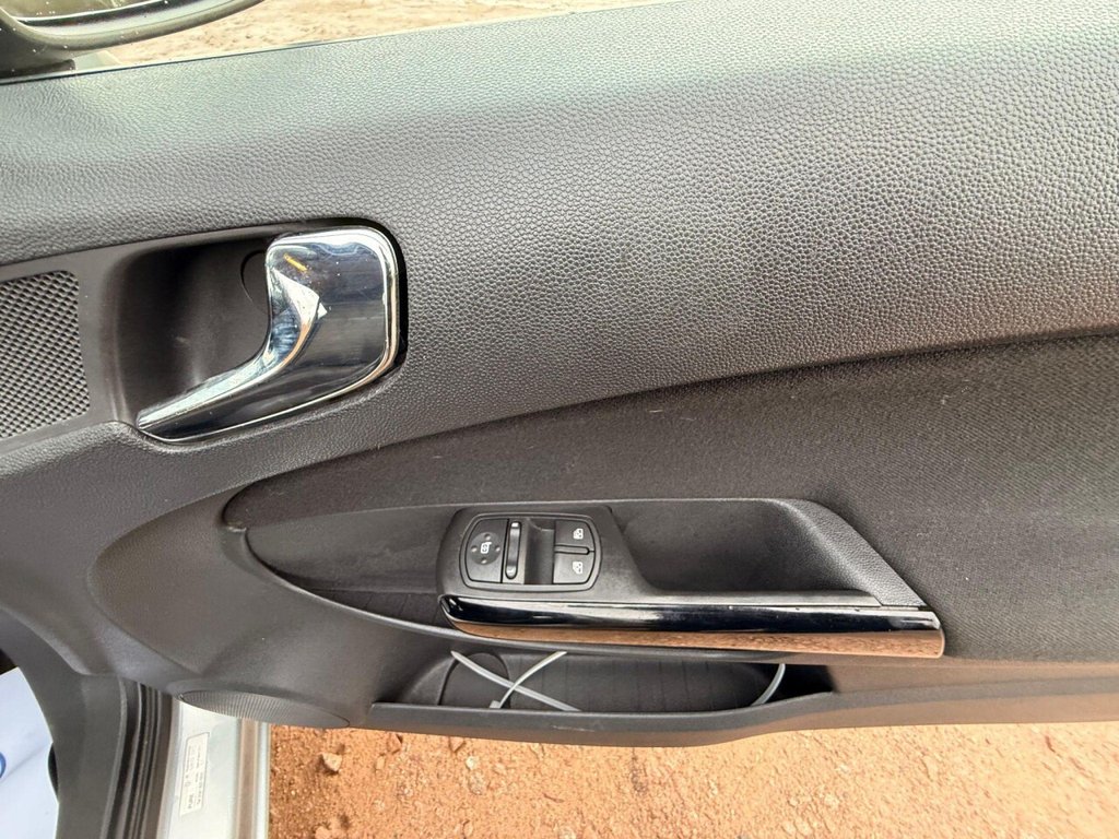 Used Vauxhall Corsa 2013 for sale - 77341535: Photo 41