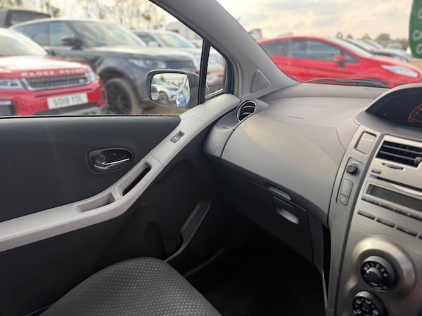 Used Toyota Yaris 2010 for sale - 76147655: Photo 10