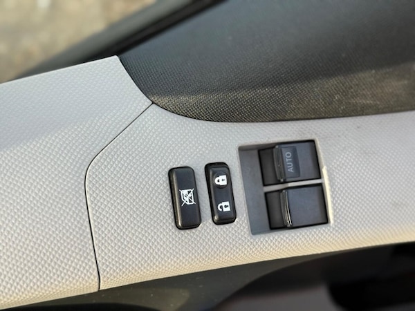 Used Toyota Yaris 2010 for sale - 76147655: Photo 21