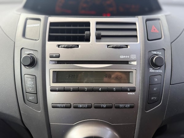 Used Toyota Yaris 2010 for sale - 76147655: Photo 50